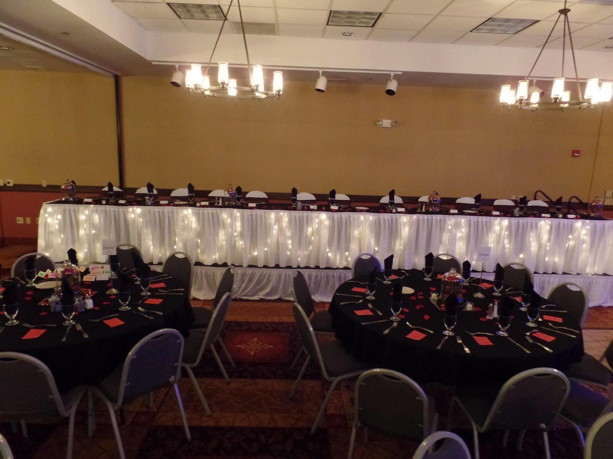 Holiday Inn Hotel & Suites Owatonna Buitenkant foto