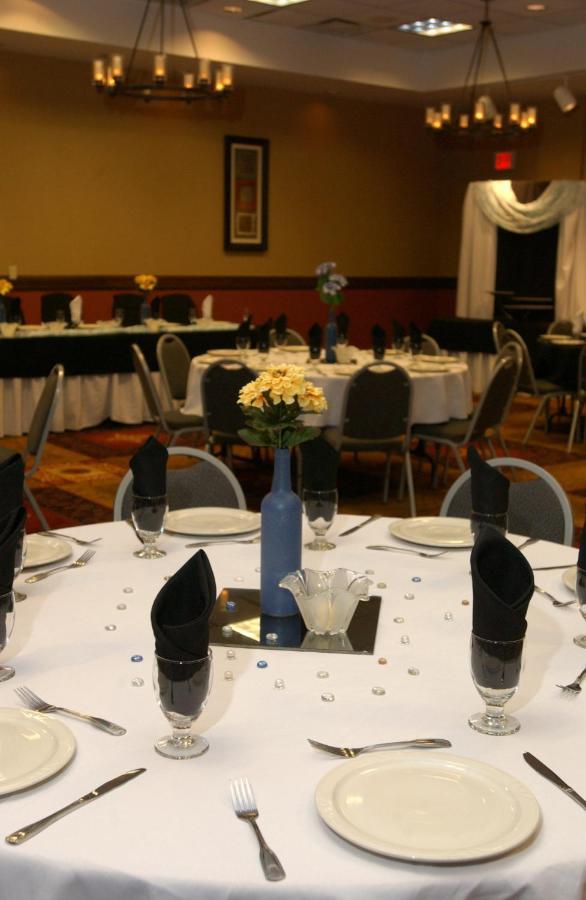 Holiday Inn Hotel & Suites Owatonna Buitenkant foto