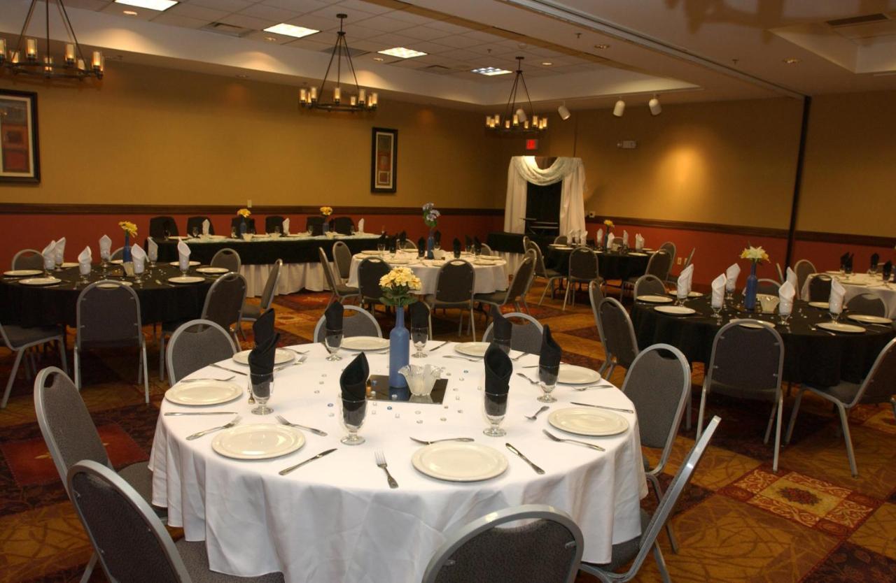 Holiday Inn Hotel & Suites Owatonna Buitenkant foto
